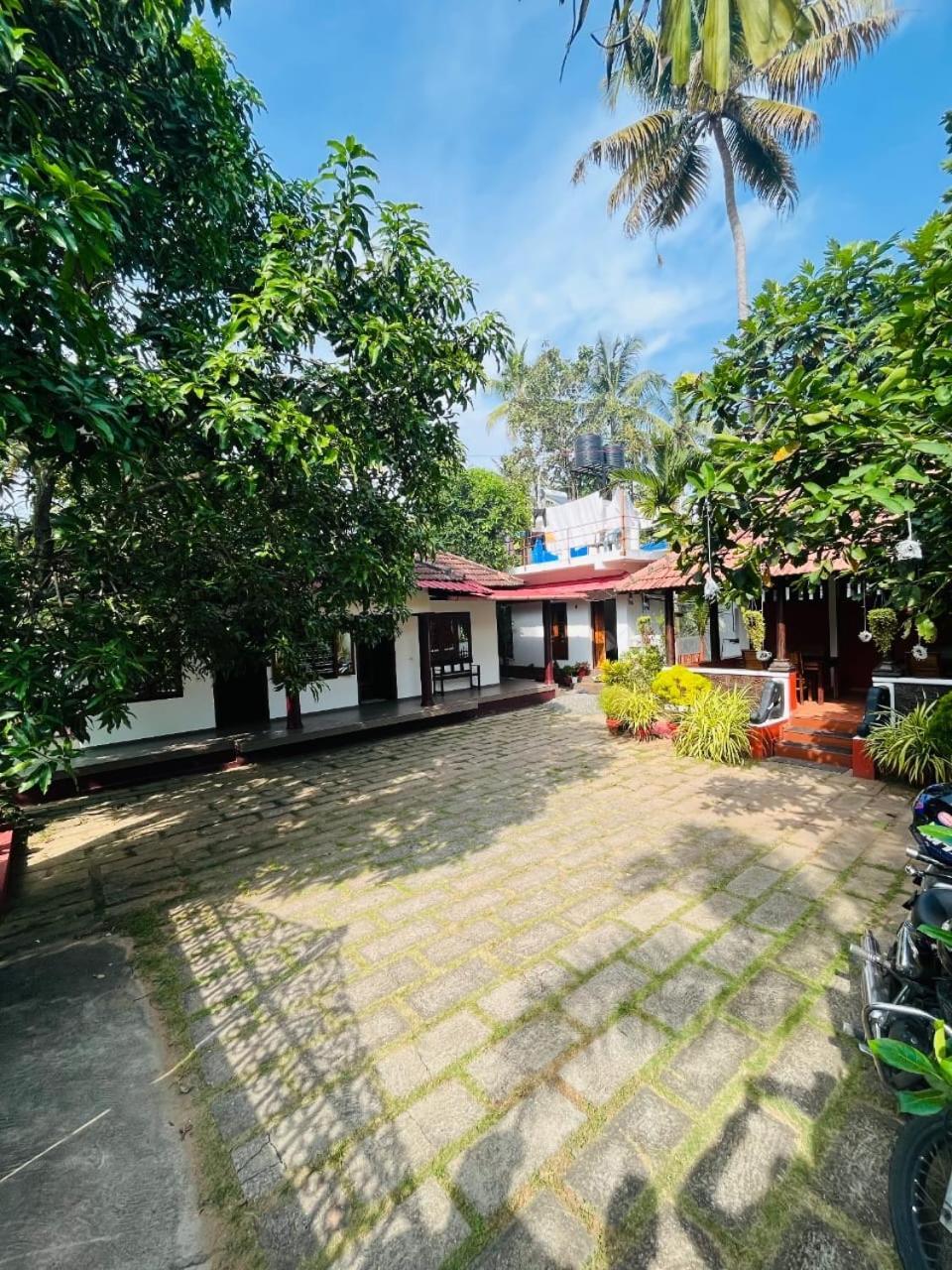 Dove Cottage Cherai Beach Exterior photo